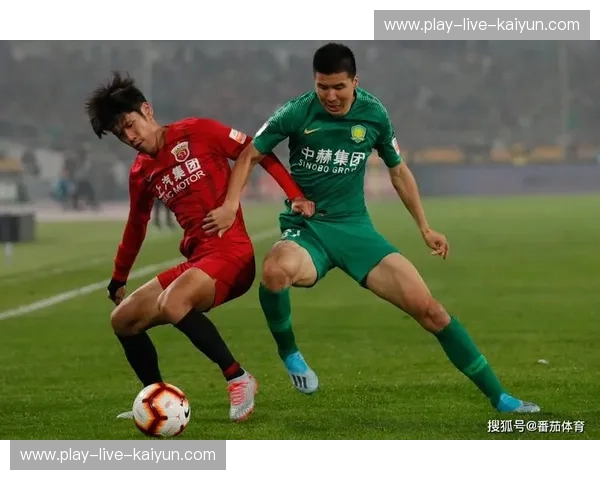 巅峰对垒，京沪烽烟：上海上港vs北京国安，不只是90分钟的较量